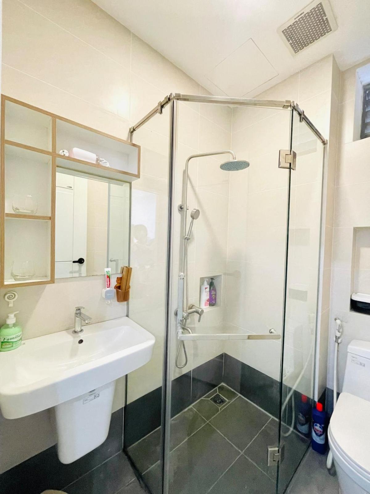 501 Modern With Balcony & Kitchen * Ho Chi Minh City